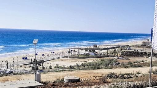 החוף הנפרד בבת ים לפני הקמת הגדר החדשה