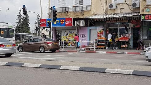 רחוב בר כוכבא פינת אורלוב בפתח תקוה (צילום ארכיון: אייל עצמון. למצולמים אין קשר לכתבה) רחוב בר כוכבא פינת אורלוב בפתח תקוה