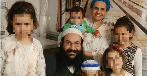 הרב רזיאל שבח ז"ל עם משפחתו (צילום: פרטי) הרב רזיאל שבח ז"ל עם משפחתו