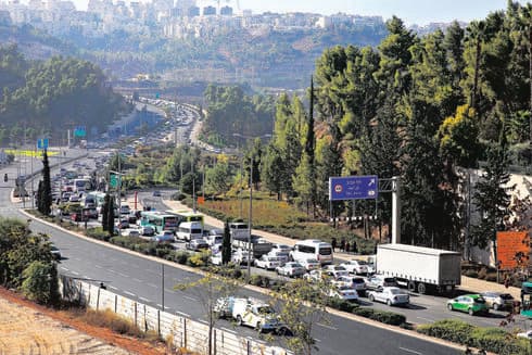 פקק בשדרות גולדה מאיר. צילום: שלומי כהן