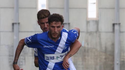 גל צרויה בקדנציה הראשונה בהפועל. "התגאיתי להיות הקפטן" 