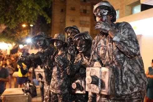 ברמוזה פסל תיירים. ציון לשבח | צילום אולפני רחובות