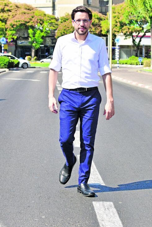 "חבל שמשטרת ישראל מתעסקת בזה בימים אלה". אבישר
(צילום: נחום סגל) "חבל שמשטרת ישראל מתעסקת בזה בימים אלה". אבישר