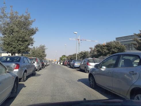 רחוב גל. כאן אמור להיבנות החניון החדש