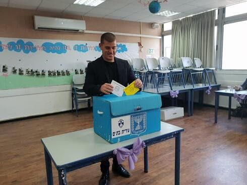 ירון לוי עושה את הבחירה שלו