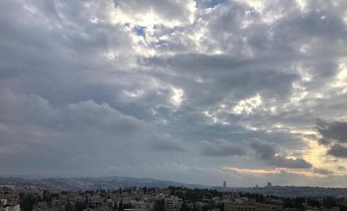 עננים מעל ירושלים