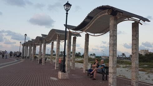 תוכנית לבניית מלון. הטיילת