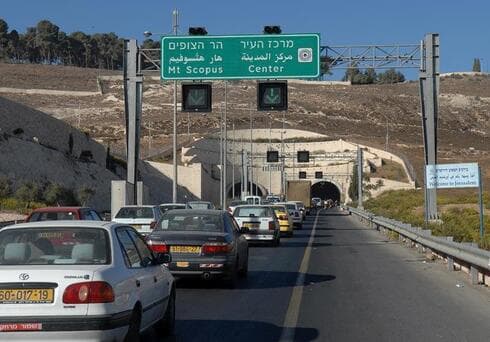 פקקים סמוך להר הצופים. צילום: מאיר אזולאי פקקים סמוך להר הצופים. צילום: מאיר אזולאי
