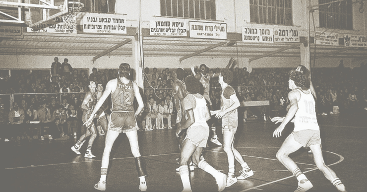 הפועל גליל עליון נגד מכבי תל אביב. 'בית ציפורי' בראשית שנות ה־80 (צילום ארכיון: יגאל אשוח) הפועל גליל עליון נגד מכבי תל אביב. 'בית ציפורי' בראשית שנות ה־80