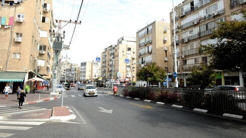 "מתייחסים ליריות כמו אל שגרה". רחוב בלפור בבת ים