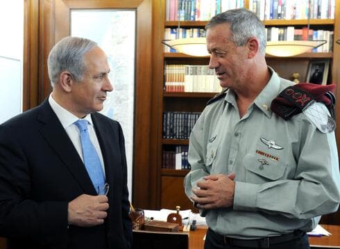 "אמרתי לגנץ: 'גנץ, אני רוצה גדר מיד'". גנץ ונתניהו. 
