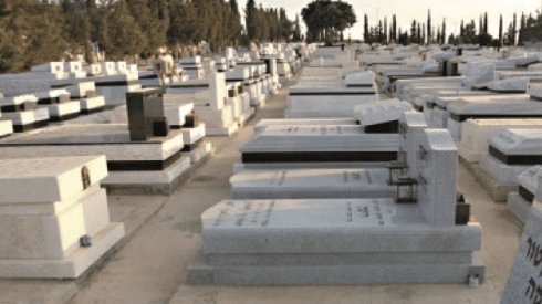 בית העלמין בראשון לציון. חיים הפכו ל"מתים"