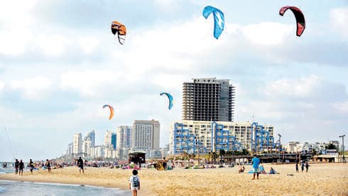 חוף בת ים. מחכה לכם מסיבה 