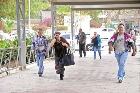 רצים באזעקות. ישראל במלחמה