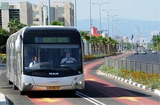 המכרז החדש כולל הפעלת 120 מטרוניות (צילום: נחום סגל) המכרז החדש כולל הפעלת 120 מטרוניות