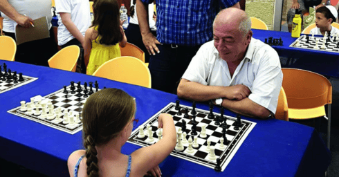 לימודי שחמט בקרית ים (צילום: באדיבות עיריית קרית ים) לימודי שחמט בקרית ים