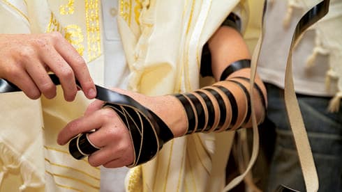 הנחת תפילין. הילדים הם קהל שבוי?