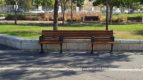 ספסלים מונגשים במודיעין ספסלים מונגשים במודיעין