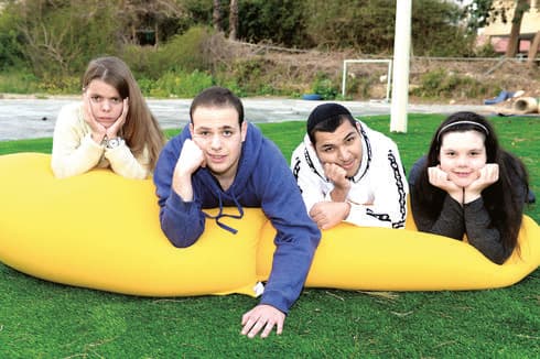 רזז'בין, שוהם, הורוביץ ולוי. והיה גם חיקוי של שפטל 