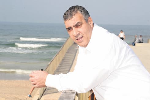 ששון אליהו. "אנשים בחוסר ודאות"