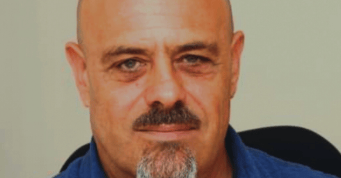 עופר אילות. מגוון מורים ודעות