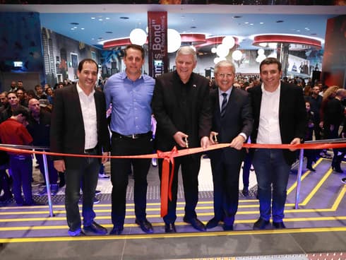 מנכ״ל מתחמי סינמה סיטי, אבי אדרי, מבעלי מתחמי הסינמה סיטי, משה אדרי, ראש עיריית חדרה, צביקה גנדלמן, מנכ״ל פוליגון נדל״ן, ניר שוחט וסמנכ״ל מתחמי הסינמה סיטי, איל אדרי (צילום: רועי בר) מנכ״ל מתחמי סינמה סיטי, אבי אדרי, מבעלי מתחמי הסינמה סיטי, משה אדרי, ראש עיריית חדרה, צביקה גנדלמן, מנכ״ל פוליגון נדל״ן, ניר שוחט וסמנכ״ל מתחמי הסינמה סיטי, איל אדרי