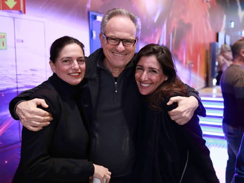 איריס נשר, אבי נשר, ולירון אדרי, מנהלת מערך ההפצה של סרטיי יונייטד קינג (צילום: רועי בר) . איריס נשר, אבי נשר, ולירון אדרי, מנהלת מערך ההפצה של סרטיי יונייטד קינג