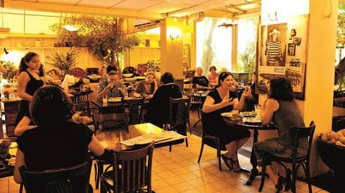 מסעדת עדנה בימיה הטובים. הבעלים: "מקווה שלפחות יזכרו אותנו לטובה" 