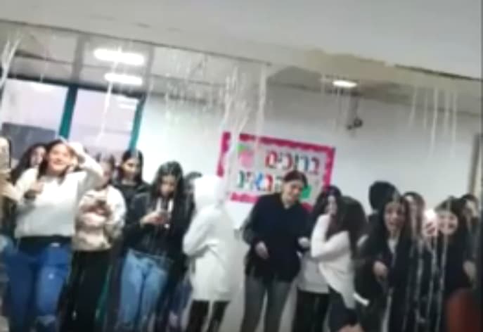 תלמידים באשל הנשיא מוצפים