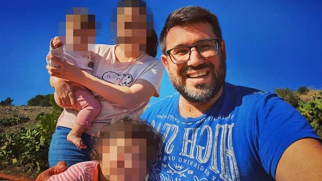 הרוצח ברק בן עמי, אשתו ובנותיו (צילום: מתוך הרשת החברתית) ברק בן עמי, אשתו ובנותיו