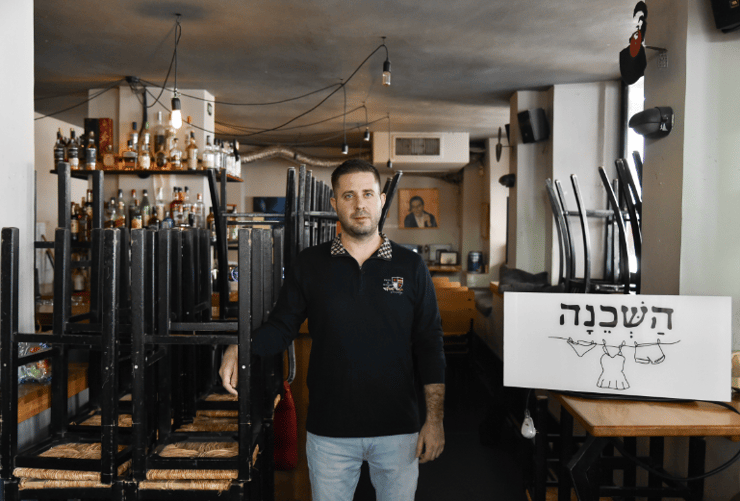 אייל אשוש , בעל 'בר השכנה'