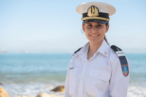 סגן ניצן אלקון. "אני חושבת שללוחמים ולפקודים לא משנה מי עומד מולם, אישה או גבר. אם את מקצועית, אם את טובה במה שאת עושה, אם את קשובה אליהם - מהר מאוד הם מבינים שיש על מי לסמוך" | 