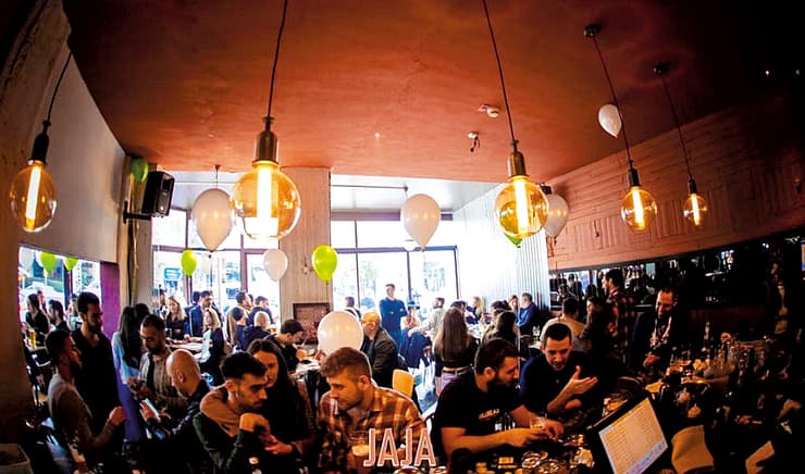 ג'ה־ג'ה בר בימים אופטימיים יותר
