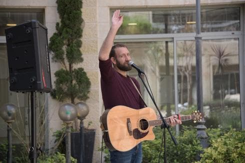 רן יהושע. "לחזק את הרגשת הביחד"