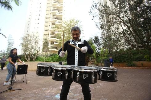 שמח במתחם 200 בהוד השרון