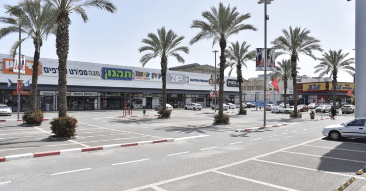 מתחמי קניות ריקים