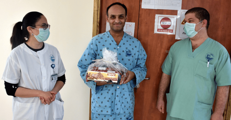 הצוות נפרד מג'וני בבית החולים (צילום: מיה צבן, דוברת המרכז הרפואי פדה-פוריה) הצוות נפרד מג'וני בבית החולים
