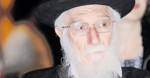 הרב אברהם שלוש. פסק שנוי במחלוקת