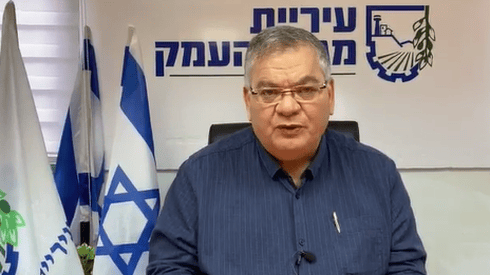 אלי ברדה משיב לתושבים במשדר