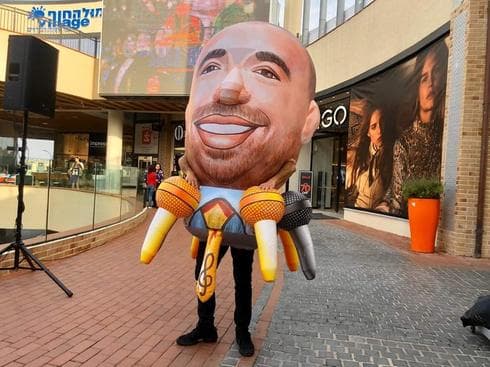 הבובה "עומד אדם"