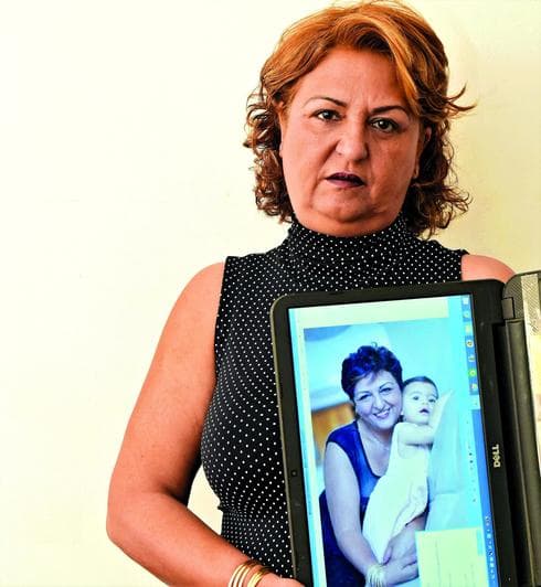 "החזקתי את התמונה ושמעתי את קולו". כהן עם תמונת בנה "החזקתי את התמונה ושמעתי את קולו". כהן עם תמונת בנה
