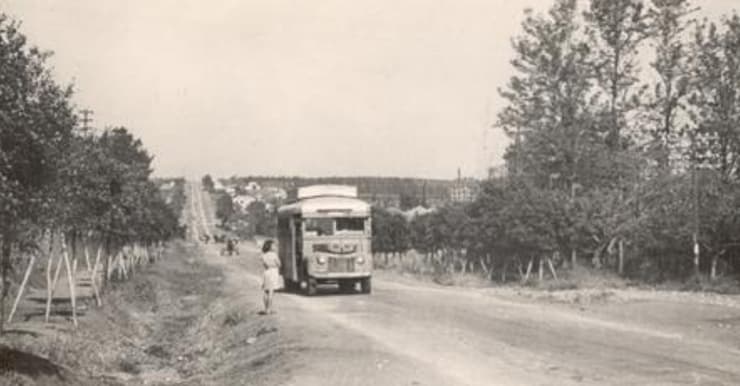 רחוב אחוזה בשנות ה-40