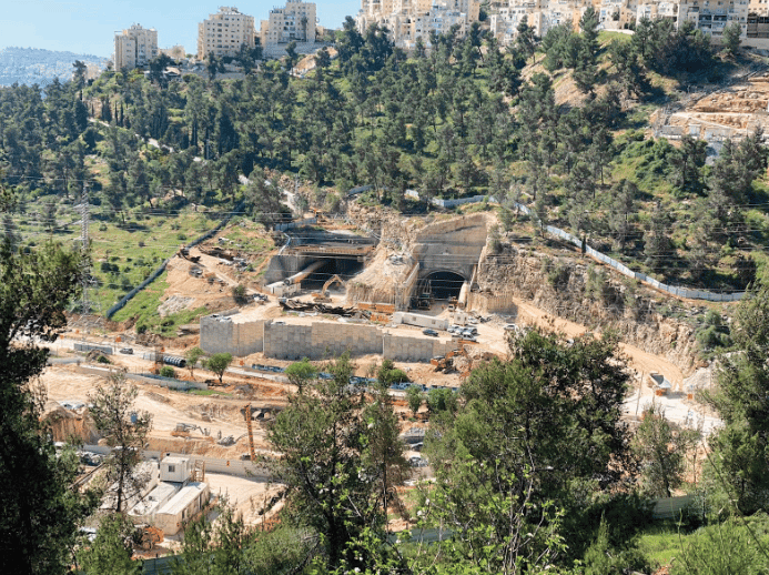 המנהרות המדוברות 