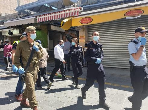 שוטרים בשוק מחנה יהודה