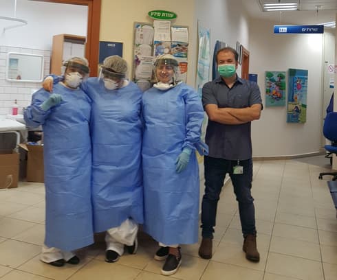 צוות מתחם בדיקות הקורונה במרפאת משכנות המוזיקה בראש העין