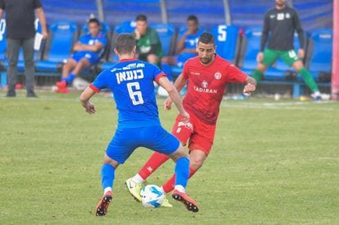 מרואן קבהא (מימין) מול מוחמד כנעאן. ב"ש פתחה טוב