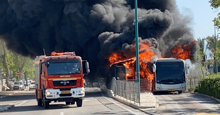 עשן סמיך כיסה את האזור. המטרונית עשן סמיך כיסה את האזור. המטרונית