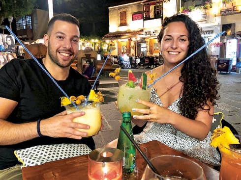 רוב הספקים התאימו עצמם לתאריך החדש. צליל סעדון ובן זוגה דור עידה | צילום: פרטי (צילום פרטי) רוב הספקים התאימו עצמם לתאריך החדש. צליל סעדון ובן זוגה דור עידה | צילום: פרטי