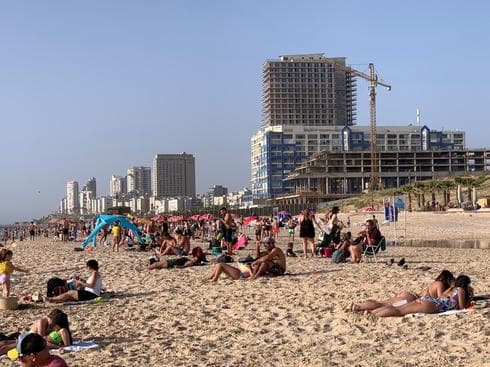 חוף תאיו היום, בבת ים