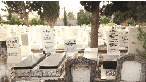 המשפחות הגיעו לבית העלמין וגילו שאין מצבה